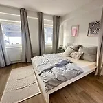 Апартаменты Beautiful 3 Bedroom Townhouse *