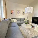 Beautiful 3 Bedroom Townhouse Апартаменты *