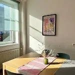 Апартаменты Beautiful 3 Bedroom Townhouse Ольденбург
