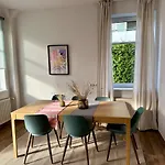 Beautiful 3 Bedroom Townhouse Апартаменты *
