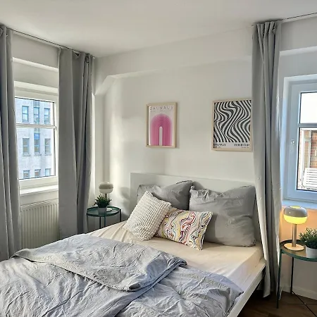 Beautiful 3 Bedroom Townhouse Апартаменты *