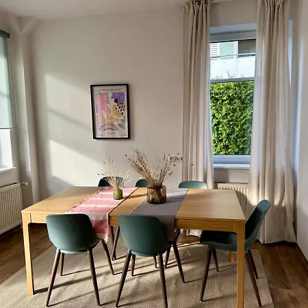 Beautiful 3 Bedroom Townhouse Appartamento *