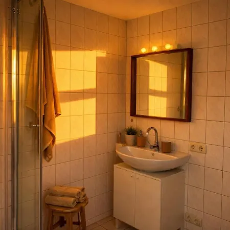 Beautiful 3 Bedroom Townhouse *
